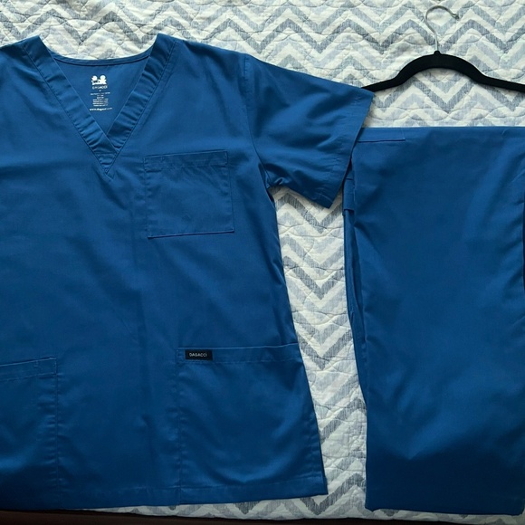 Scrub set - Picture 1 of 3